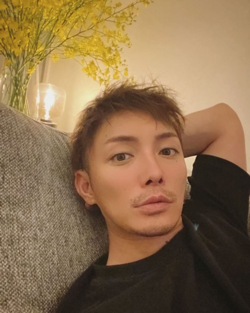 成宮寬貴引退後經營購物網站。翻攝成宮寬貴IG
