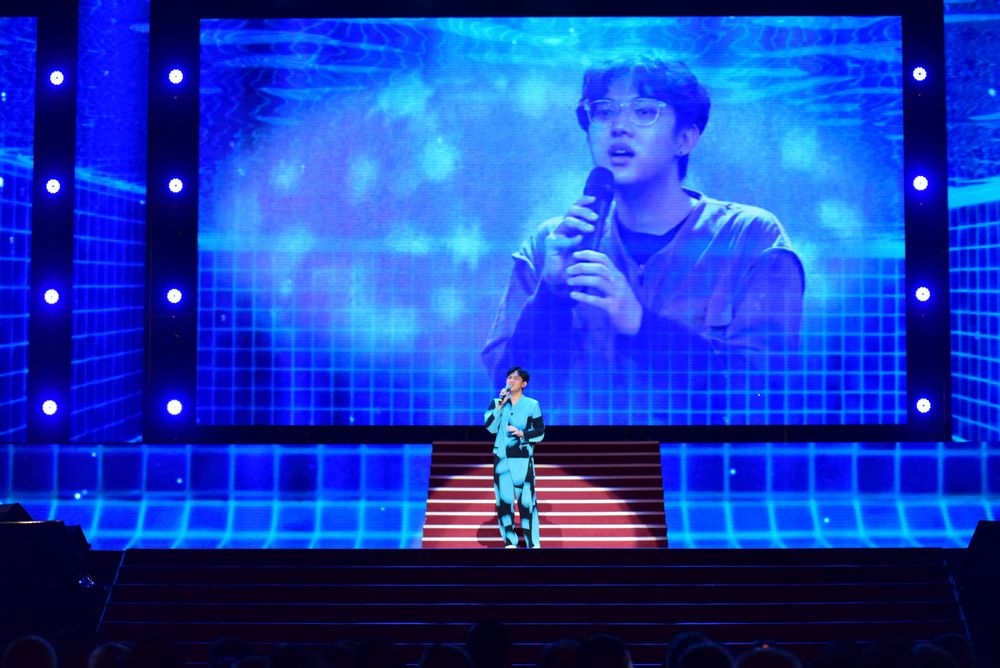 歌手李浩然深情獻唱。桃園市政府提供