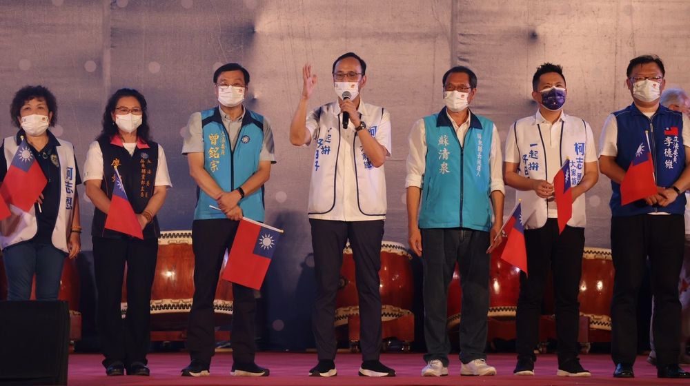國民黨主席朱立倫說,高雄港都這兩年經濟發展、治安、公共安全都是最後一名。侯昌騰攝