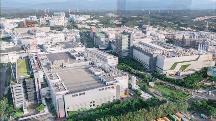 洪女在竹科一家半導體大廠擔任法務長。翻攝YouTube「竹科萬花筒」