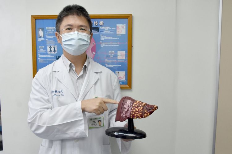 彰基胃腸肝膽科消化系中心主任醫師蘇培元說， B、C肝炎如能早期發現，有很多追蹤、治療、甚至根治的方式。院方提供