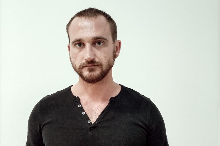 俄羅斯傘兵費拉提耶夫因揭露侵烏俄軍真實面貌，逃到法國求庇護。法新社