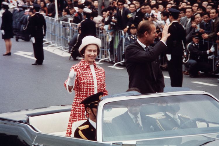 伊麗莎白二世與夫婿菲利普親王1975年到日本進行國是訪問。法新社