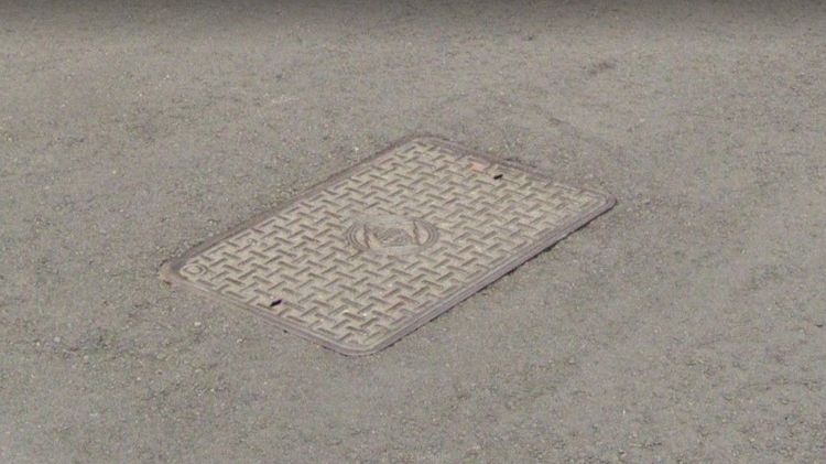 案發地點的台電手孔蓋。翻攝Google街景