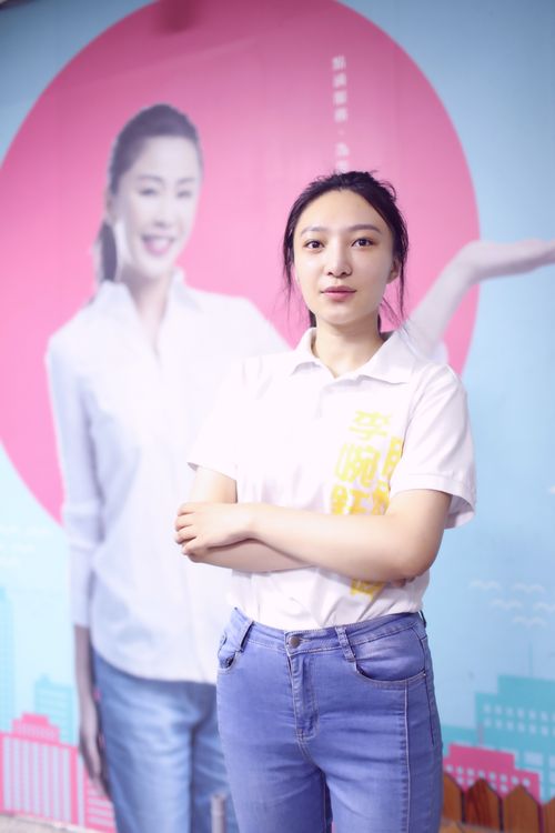 曾是show girl的小湯，現在轉戰議員的助選員。鄭孟晃攝