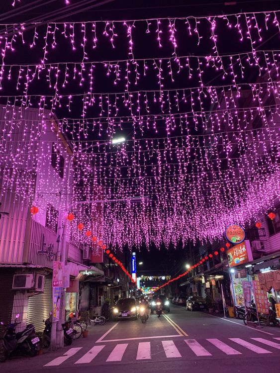 永靖鄉永安宮東門路前燈籠點燈。主辦單位提供 