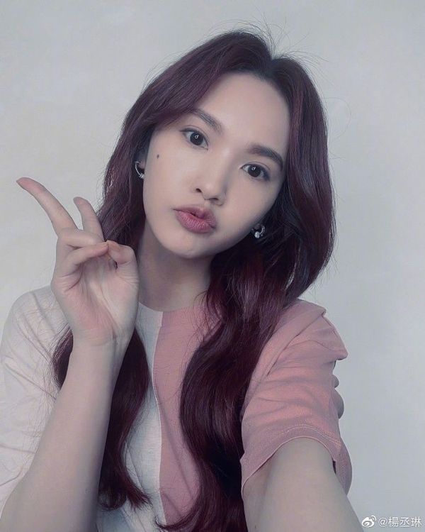 女星楊丞琳嫁給中國男歌手後，多在中國發展。引自楊丞琳微博