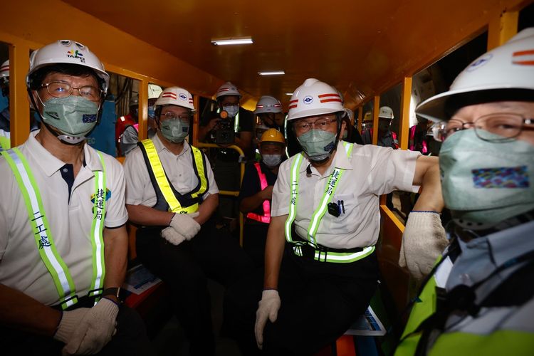 中央採購BA.5次世代疫苗引發爭議，柯文哲今呼籲有疫苗就快打別管次世代疫苗。林林攝