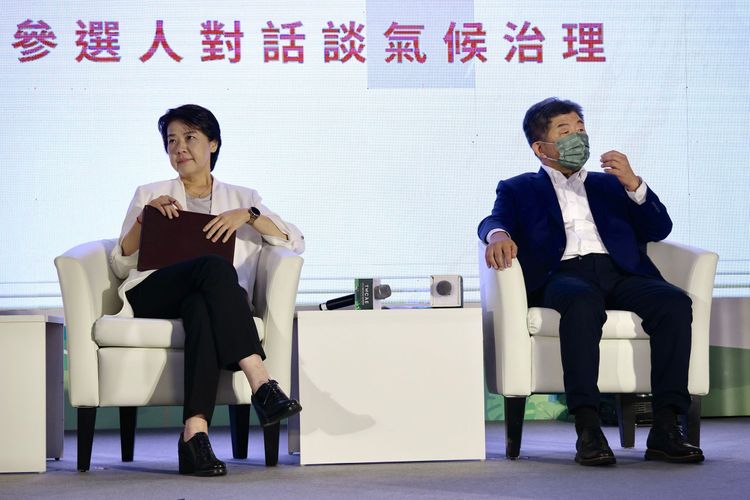 黃珊珊（左起）和陳時中分別在12日晚間開直播。資料照，林林攝