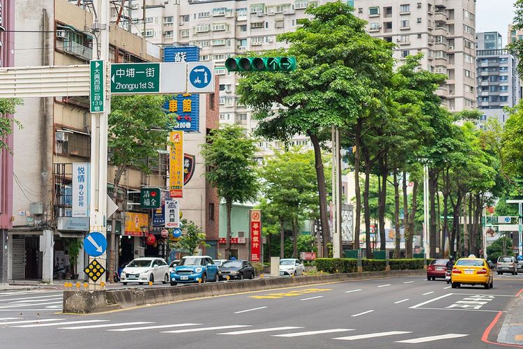 中路重劃區緊鄰桃園舊市區，生活機能不差。業者提供