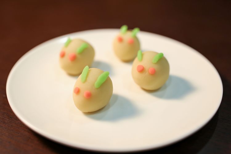 用豆漿粉製作的玉兔和菓子。花蓮慈濟醫院提供