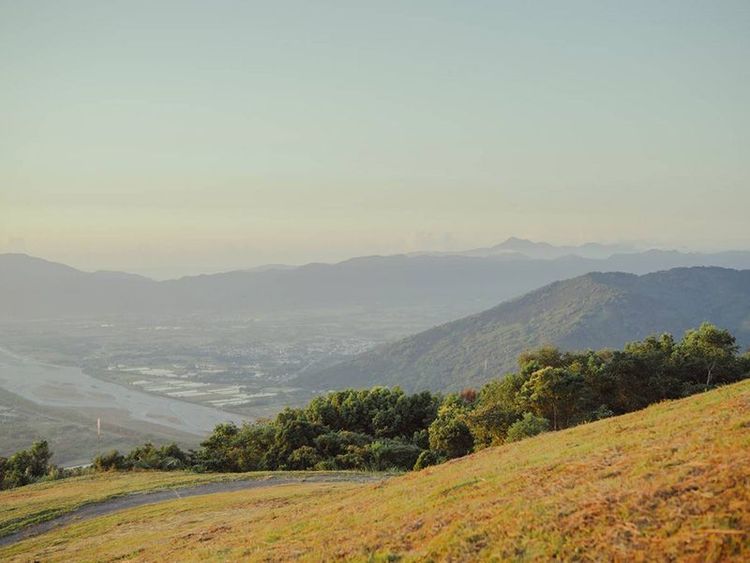 台灣首間結合「度假與靜心」的特色旅宿「丘丘．森旅」，坐擁遼闊山景景緻。易遊網提供
