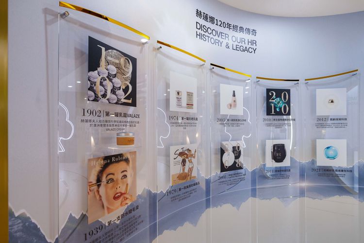 品牌歷史牆區有1902年首款乳霜的復刻品。張家玲攝