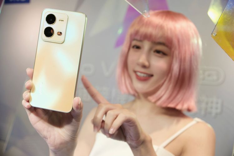 V25 5G擁有5000萬AF人眼定焦前置鏡頭。陳志淵攝