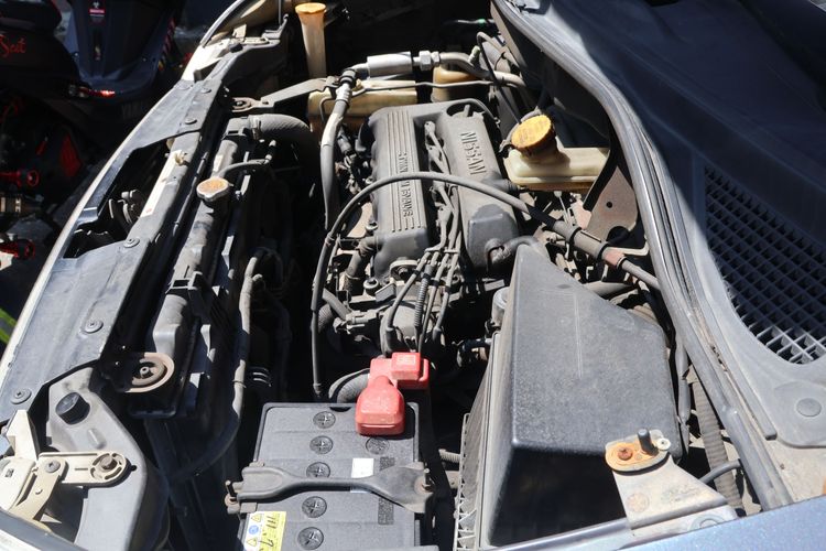 消防隊打開引擎蓋查看沒有發現起火。張喆喜攝