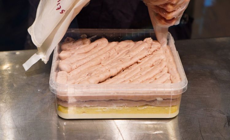 霸氣芋泥奶酪盒售價350元。業者提供