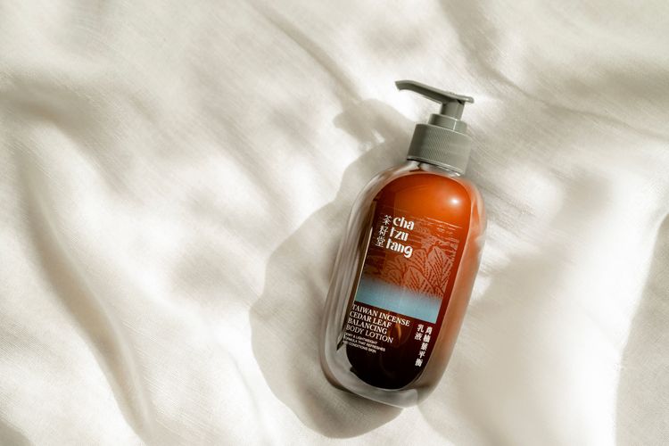 茶籽堂肖楠葉平衡乳液，330ml／1080元。品牌提供