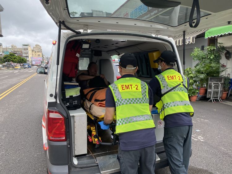 女子意識清楚。張喆喜攝