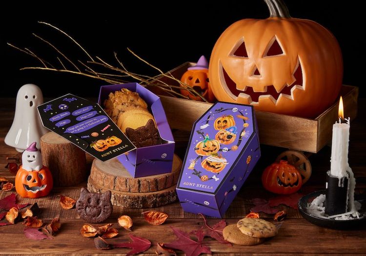 「萬聖南瓜驚魂夜」棺材造型禮盒內含季節限定「黑貓巧克力造型餅乾」，另搭配三款熱銷經典口味。業者提供