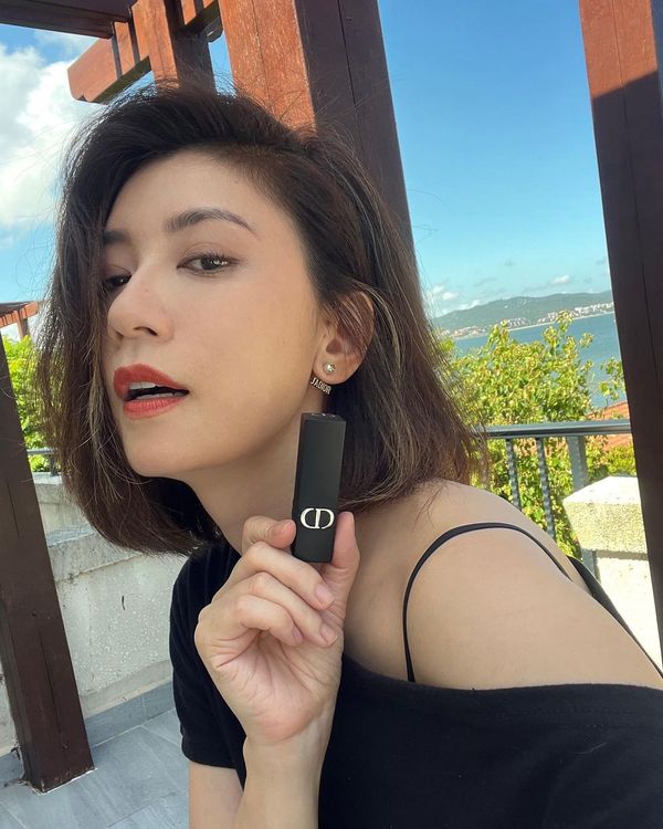 Dior超完持久唇膏也是讓賈靜雯快樂的原因之一。翻攝alyssachia IG