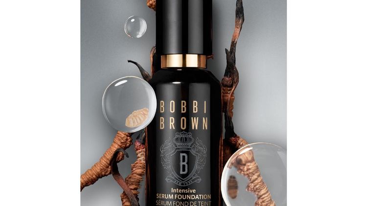 BOBBI BROWN冬蟲夏草精華粉底，30ml／2750元。品牌提供