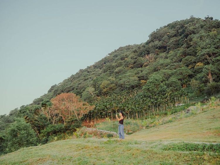 「丘丘．森旅」坐擁群山、可享受特色溫泉，還有冥想、瑜珈等多種舒心體驗。易遊網提供
