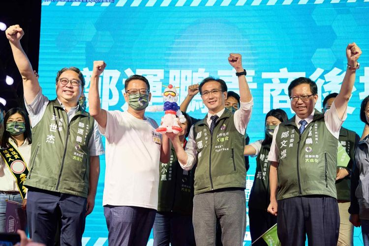 鄭運鵬逐漸甩開「換堅」陰影，在鄭文燦帶頭下民調緩升。資料畫面