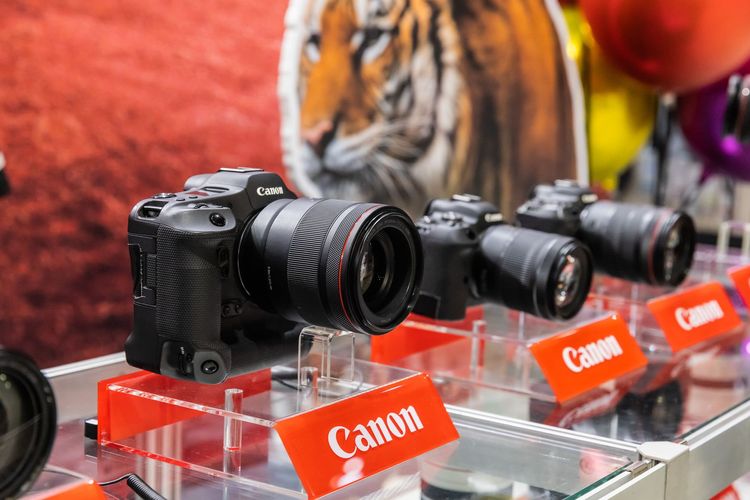 Canon 近年來最受矚目的 EOS R SYSTEM 全系列( EOS R3, R5, R6, R7, R10, R, RP)，以及 26 支 RF 系列鏡頭全數到齊。業者提供