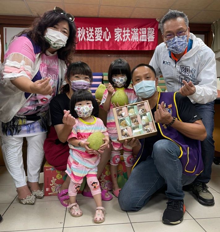 育成同濟基金會第15年中秋送暖給南台中家扶中心，孩子們超開心。南台中家扶中心提供