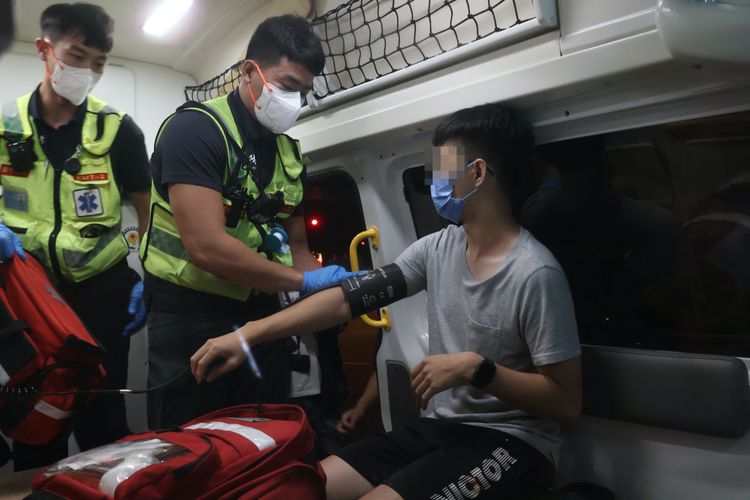 受傷駕駛送醫。張喆喜攝