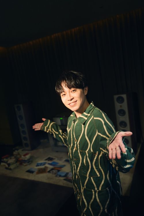 吳青峰的新專輯，找來世界各地優秀的音樂人合作。環球音樂提供