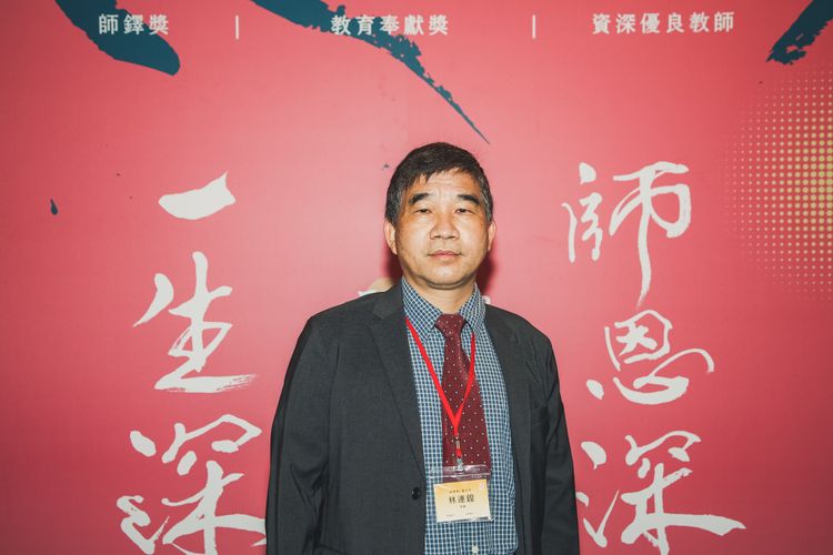 石牌國中理化教師林連鍠獲師鐸獎。教育部提供