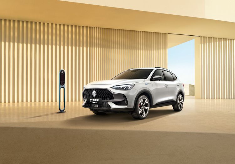 MG HS PHEV擁有291ps最大綜效馬力與49kgm的最大綜效扭力，並且搭配10速智能電動變速箱。原廠照片
