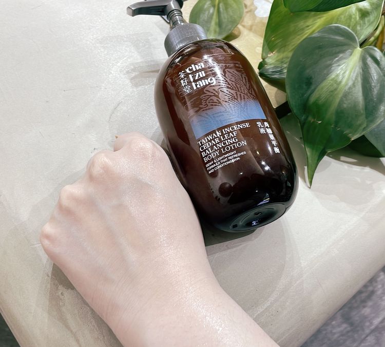 肖楠葉平衡乳液質地清爽薄透。張家玲攝