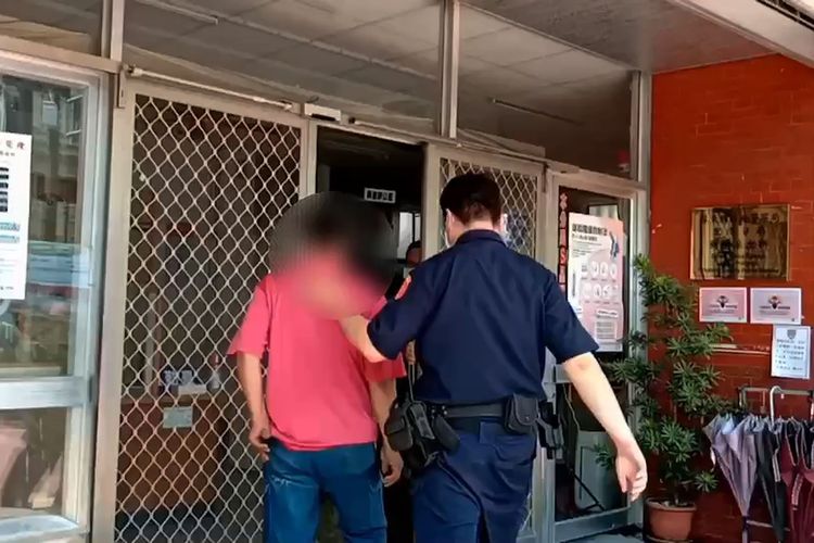 警方傳喚吳男到案說明，吳男表示因為喜歡中信兄弟才拿走球棒。警方提供