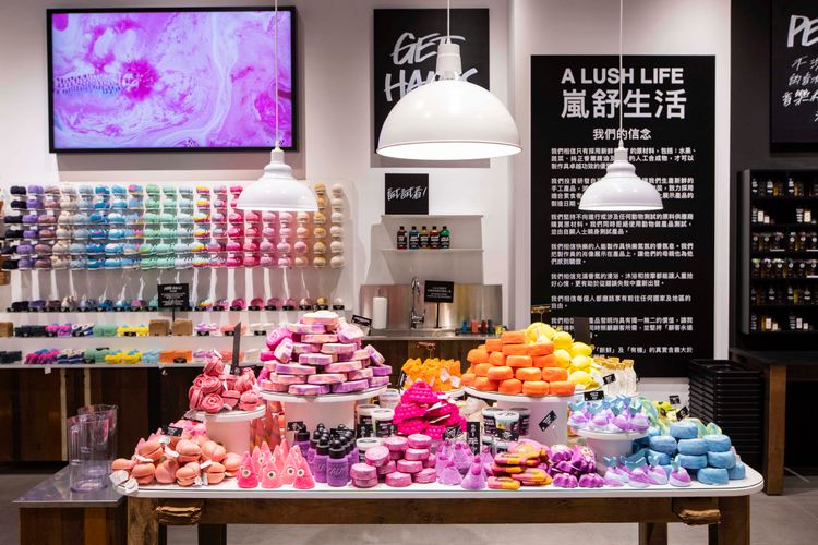 LUSH信義區新店舖以「派對」為主題打造。品牌提供