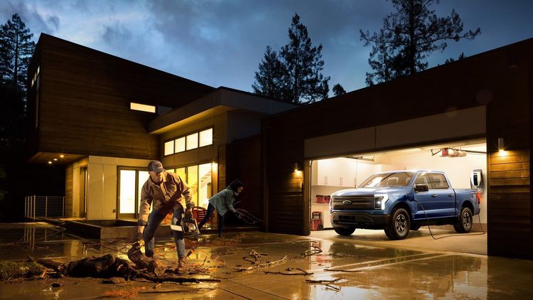 名為「Ford Intelligent Backup Power」的反向充電機制，可輸出至多9.6kW的電力，能為電器、電動車進行充電。原廠照片