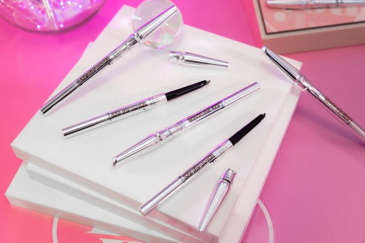 Benefit隨時好玩眉筆，各1040元。品牌提供