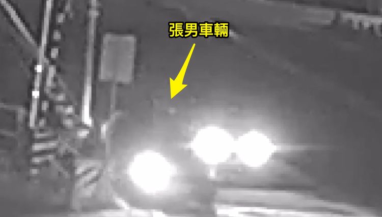 吳女被張男衝撞後，坐臥於吳父車輛左方，張男仍踩油門輾壓吳女。民眾提供