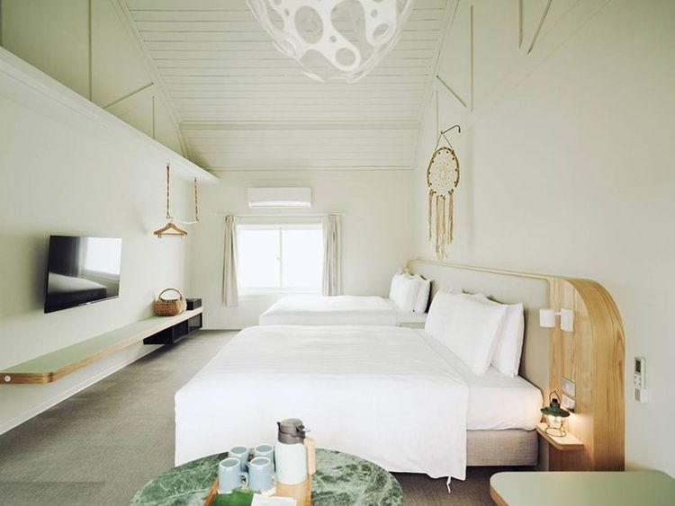 有著挑高設計的「忘山客房」，另提供第3、4人入住優惠。易遊網提供