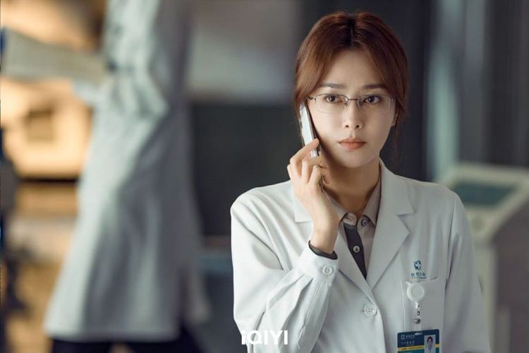 秦嵐在《關於唐醫生的一切》飾演心臟外科醫生。愛奇藝提供