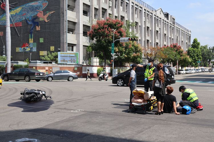 救護車到場。張喆喜攝