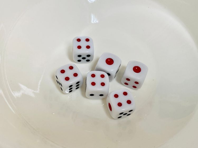 各位觀眾，狀元骰！王志弘攝