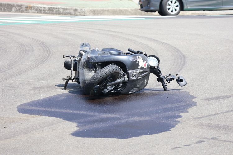 機車當場報廢。張喆喜攝