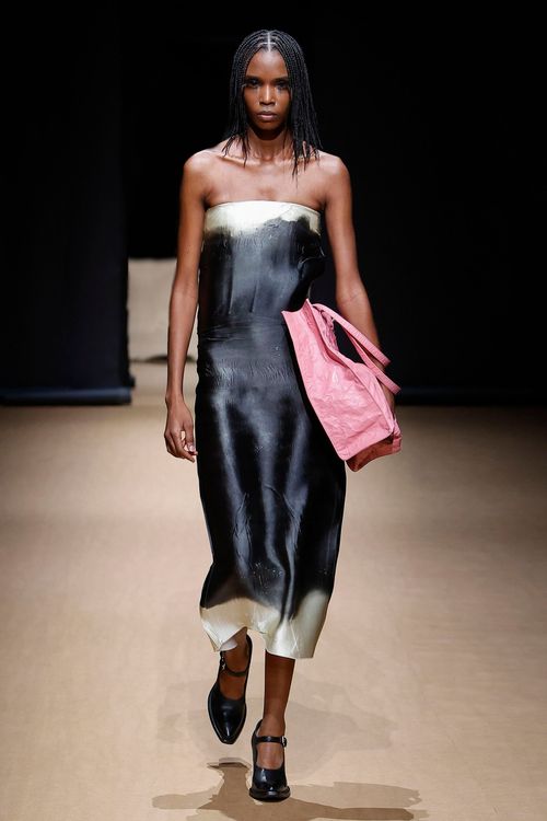 PRADA 2023春夏女裝大秀。品牌提供