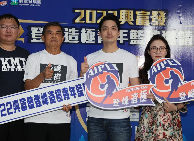 蔣萬安今上午出席「2022興富發登峰造極青年籃球邀請賽」，受訪時表示，跟周玉蔻交好的是陳時中，現在要切割的也是陳時中。彭欣偉攝