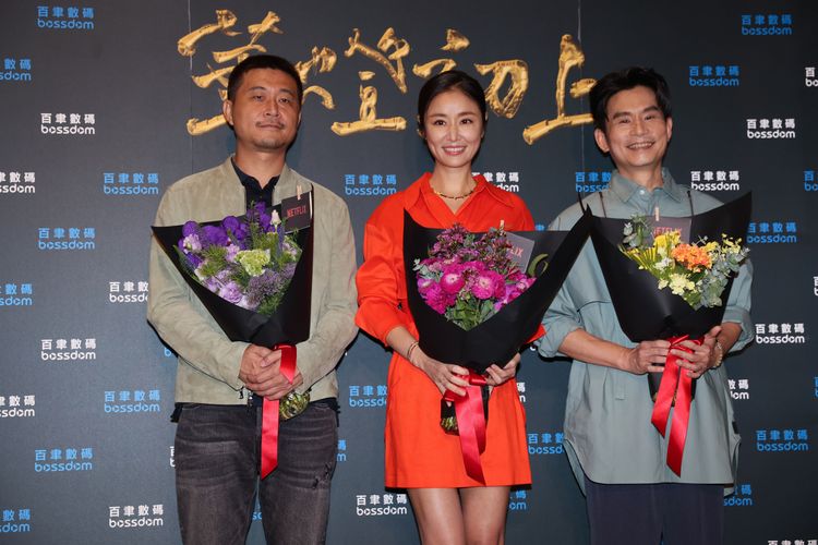 編劇杜政哲（右起）、總製作人林心如、導演連奕琦今現身分享入圍金鐘心情。彭欣偉攝