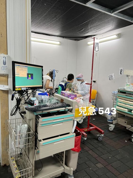 吳昌騰表示中秋假期後的兒科急診現場，上班日就只有「忙」字。翻攝吳昌騰臉書