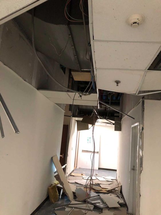 館方巡檢後發現建物結構完好，僅有天花板這類輕裝潢受損。翻攝臉書高雄點