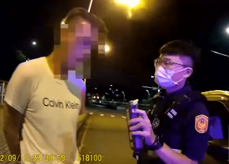 警方對林義偉進行酒測，酒測值高達0.85毫克，立即被依公共無險罪逮捕。